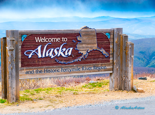 Scenic view of the Alaska Midnight Sun over a mountain range in summer