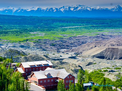 Flightseeing over Root Glacier 